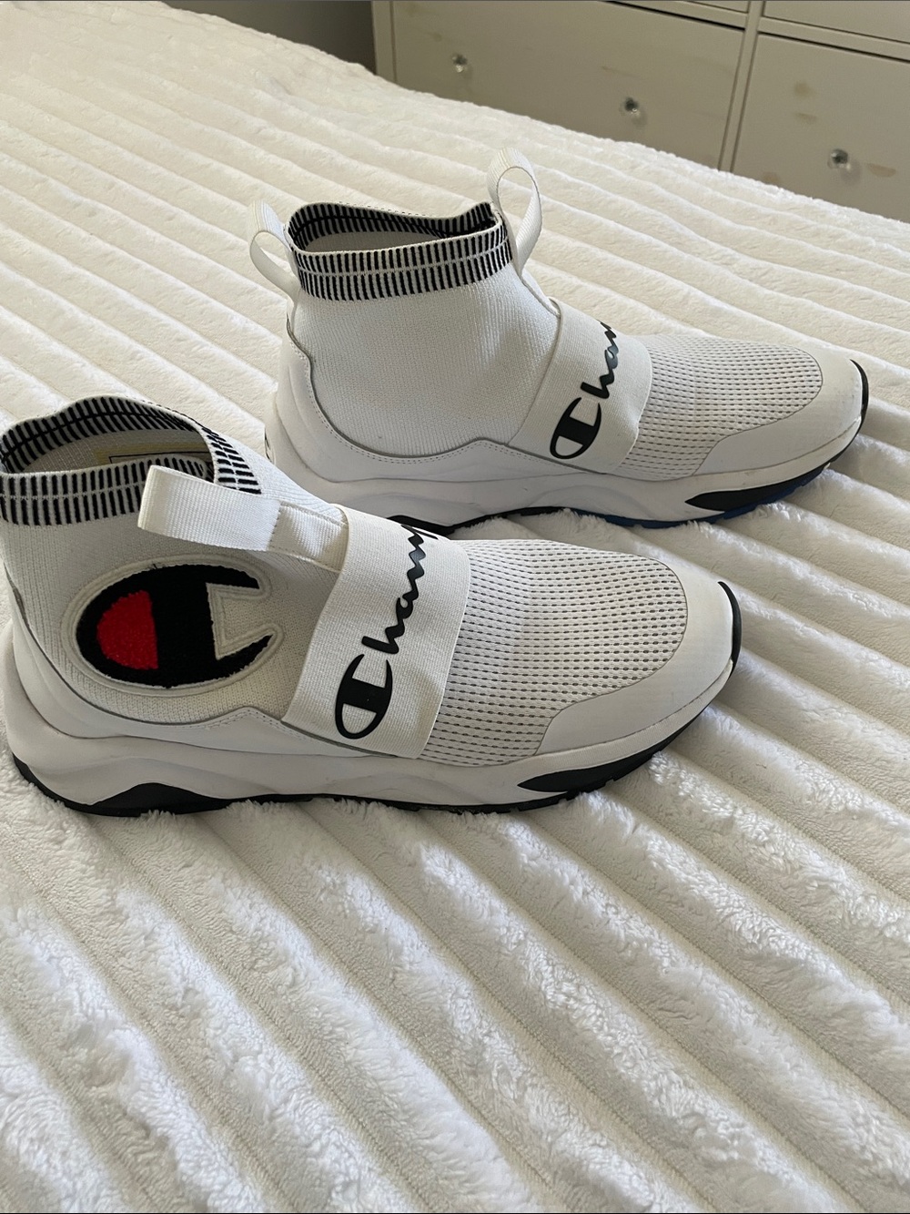 Men’s Champion Pro Rally White Slip-On Knit Sneakers with Black/Red Logo Size 11